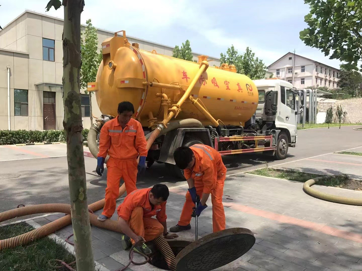 六枝特化粪池清理与5-8吨吸粪车施工效率分析